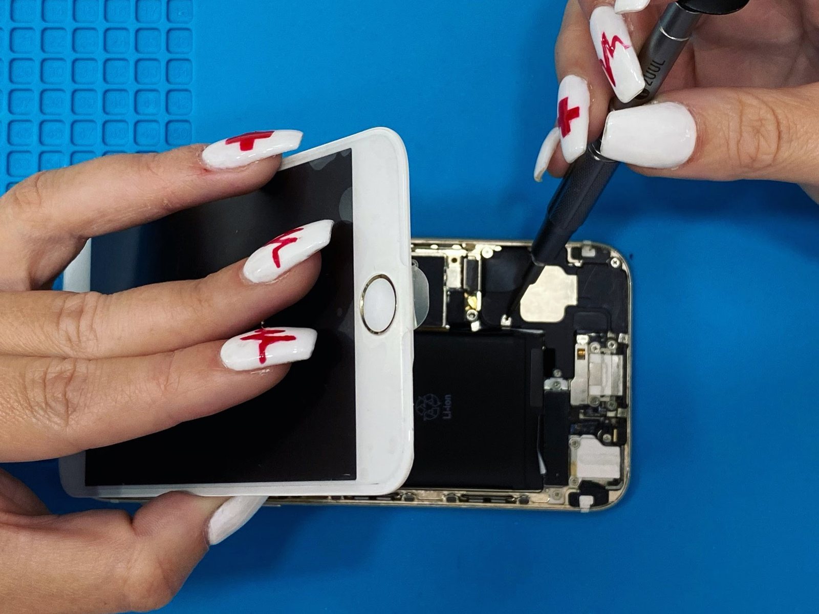 Réparation d’écran d’iPhone chez Pixou Phone Longjumeau