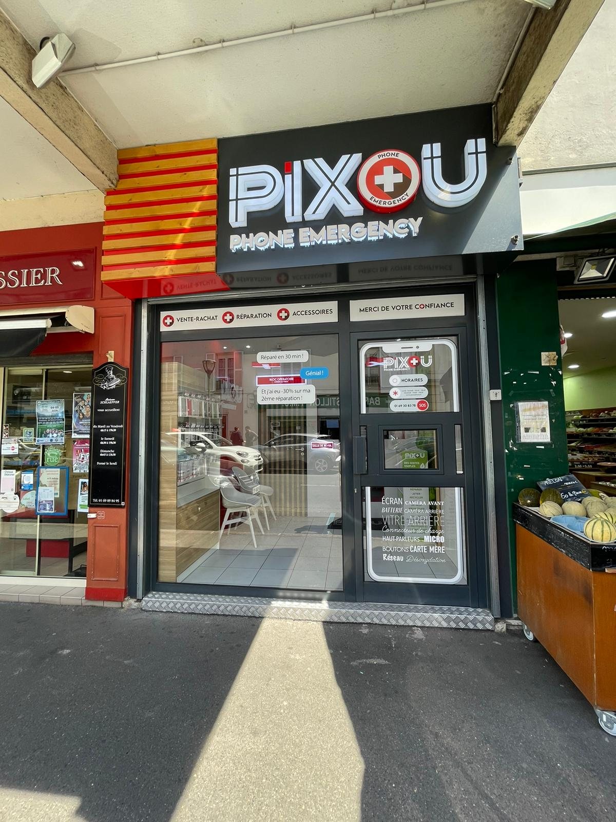 Vitrine Pixou Phone Longjumeau, 81 rue du Président François-Mitterrand